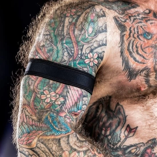 Neo Carbon Black Armband 4 Neo Carbon Black Armband – Image 4